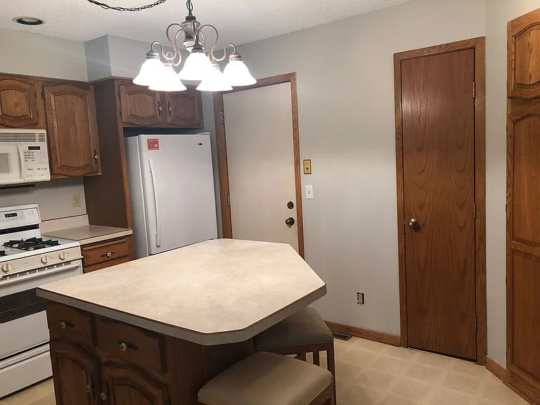 4140 Rice St — Photo 3