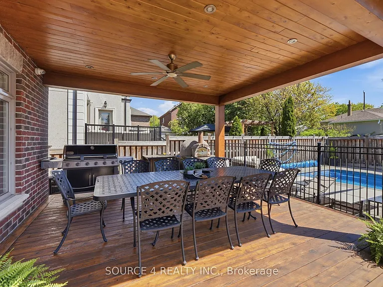 39 Amesbury Dr — Photo 44