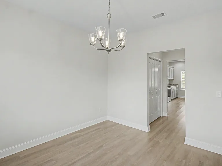 173 McClelland Loop NE — Photo 2