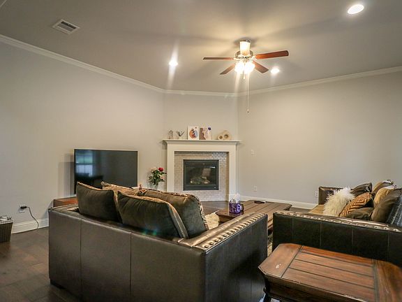 4th image of 272 Moorland Dr