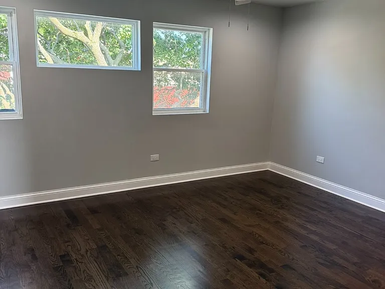 7846 S Saint Lawrence Ave — Photo 5