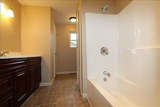 4th image of 35 Fairfax Dr