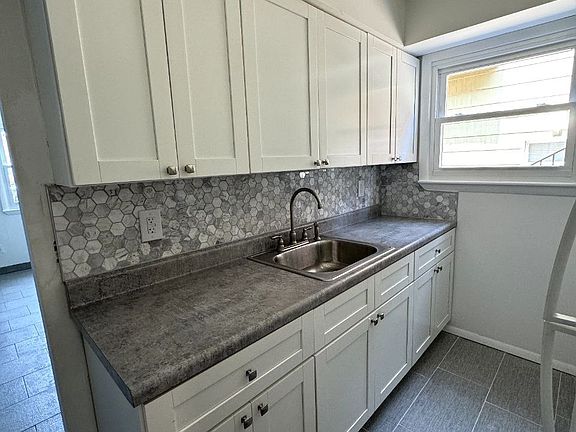 2nd image of 17 Ashton Dr Floor 1