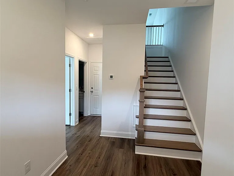15351 Ballancroft Pkwy — Photo 18
