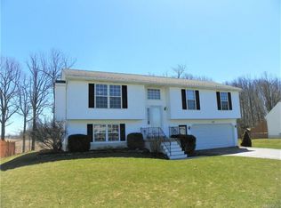 6610 Emily Ln, Lockport, NY 14094