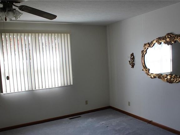 4th image of 1594 Gene St