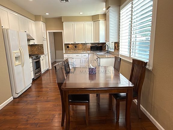4th image of 4247 Pinehurst Cir