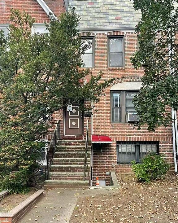 1st image of 2063 E 28th St