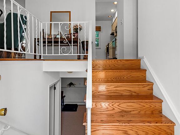 5th image of 414 Maple Avenue