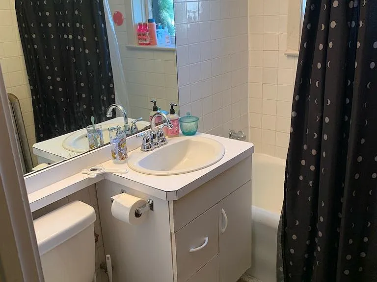 1536 W Roscoe St #2 — Photo 9