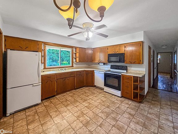 2nd image of 1447 Timber Ave