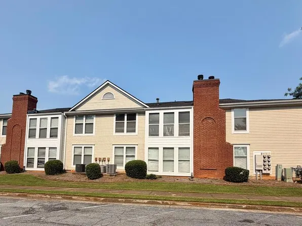 4265 Parkview Ct, Stone Mountain, GA 30083