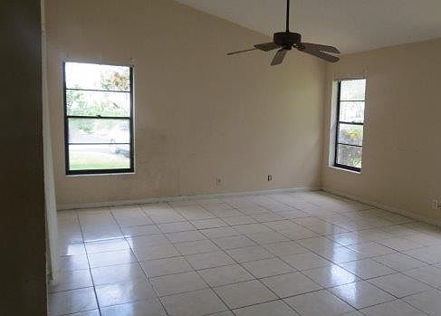 5th image of 4363 Willow Brook Cir
