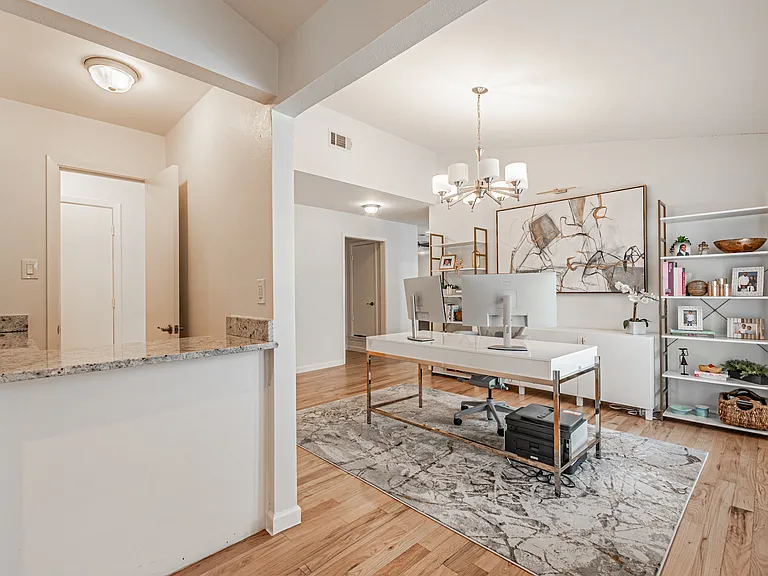6935 Kingshollow Dr — Photo 12