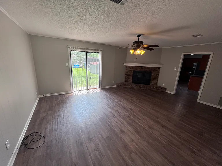215 Berkshire Cir — Photo 9