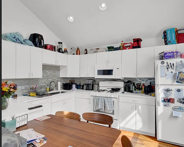 2642 N Marshfield Ave — Photo 32