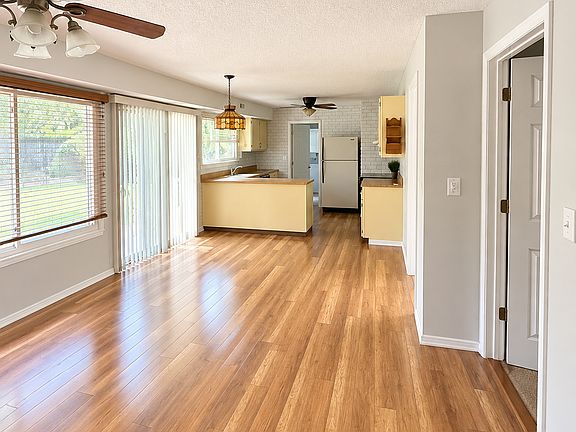 3rd image of 29 Cambridge Dr