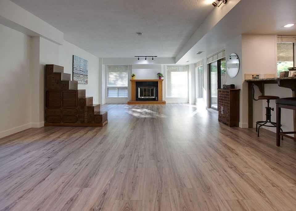 1st image of 808 SE 4th Ave NW #100