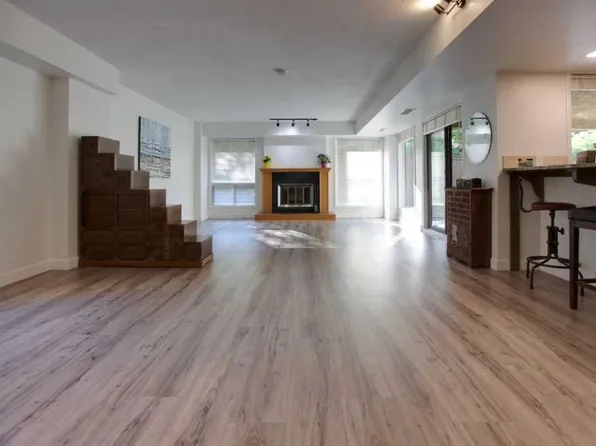 808 SE 4th Ave NW #100, Calgary, AB T2N 0M8