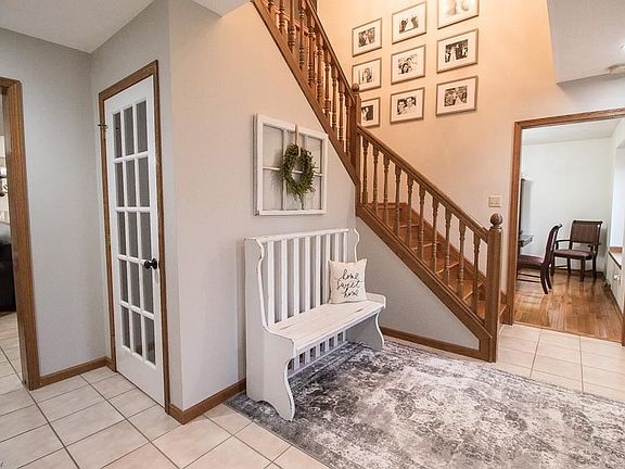 3rd image of 6756 Silvermound Dr