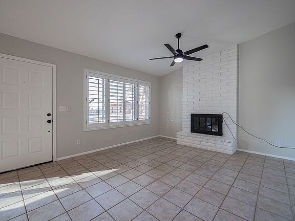 5th image of 3323 S Parkside Dr