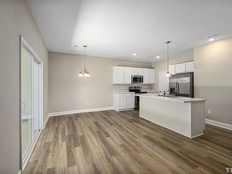 335 E Pine Ave — Photo 7