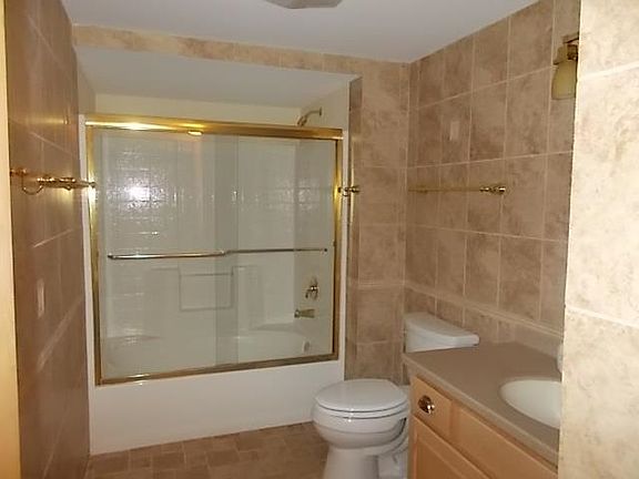 4th image of 415 N Lake St