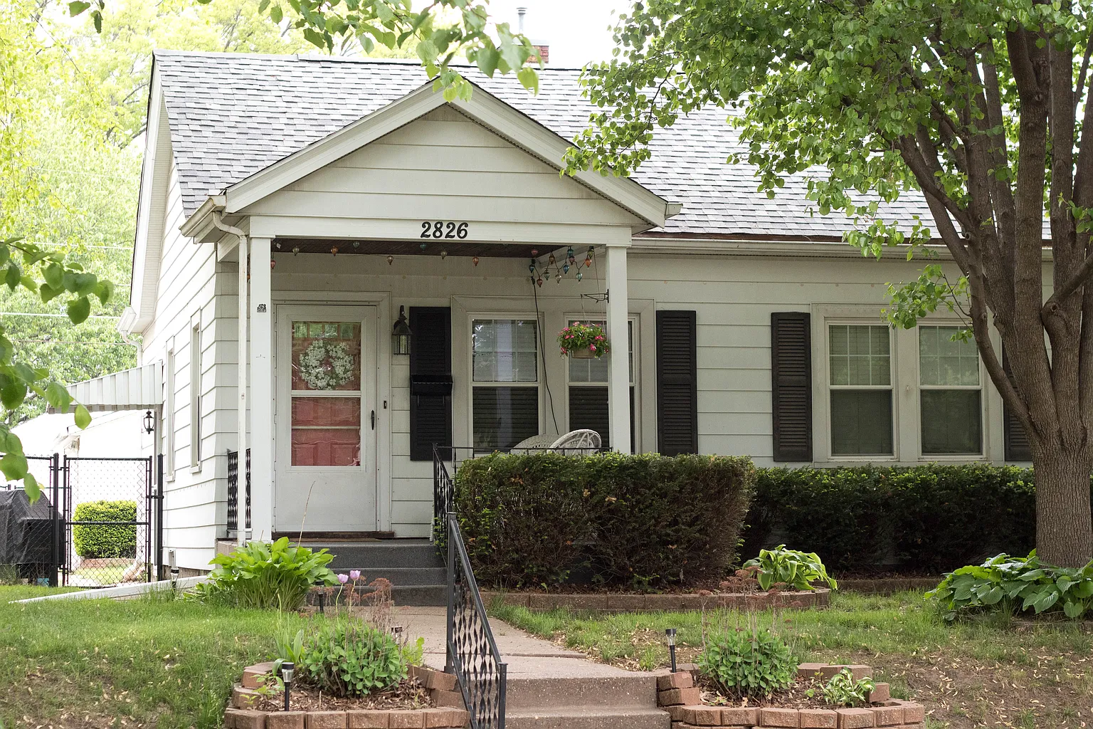 2826 Tremont Ave photo 1