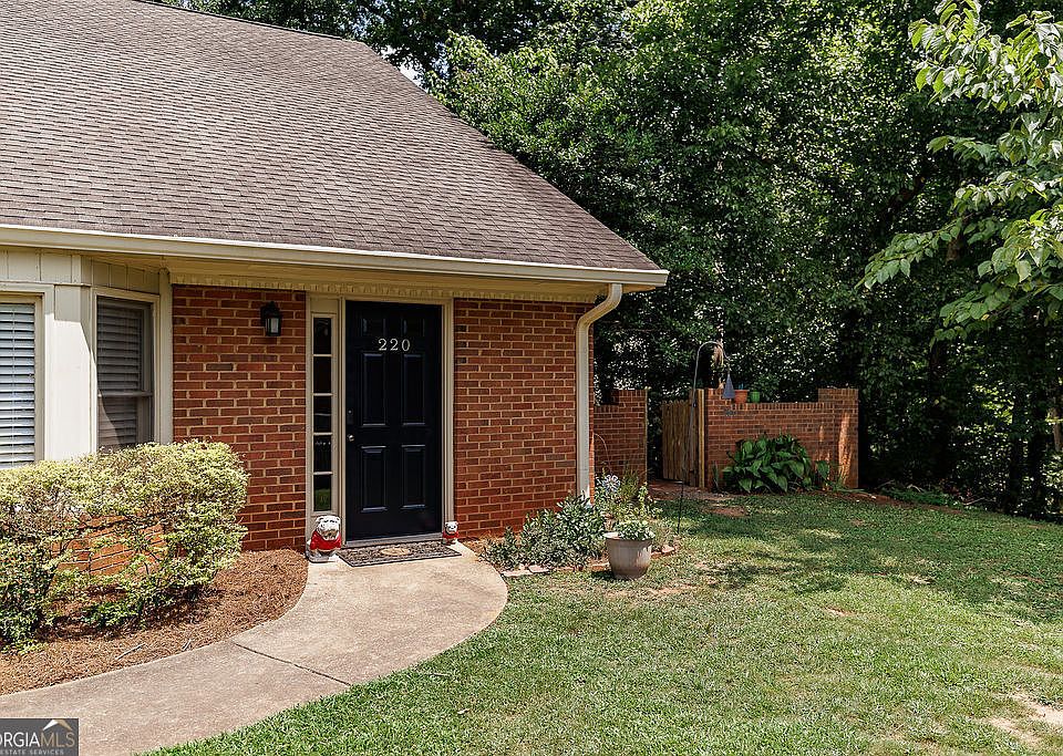 1st image of 220 Eaglewood Ct
