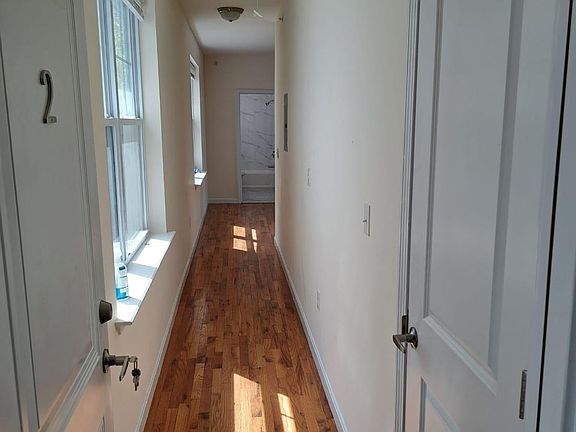 4th image of 227 Fairmount Ave #2