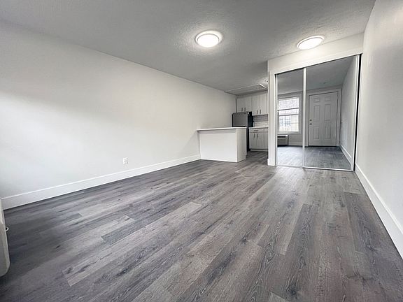 5th image of 270 Woodgate Ct #5d65cf91f