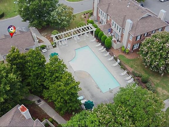 4th image of 1033 Farrcroft Way