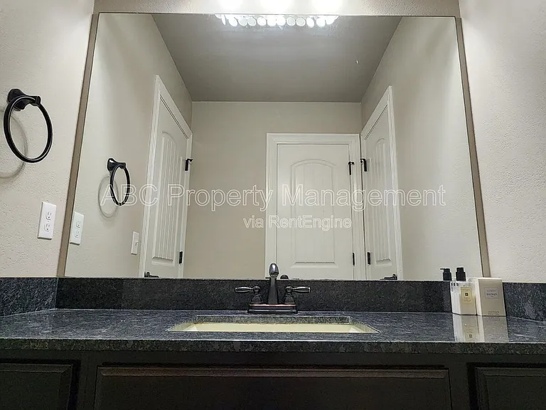 5009 E Truman Ln — Photo 37