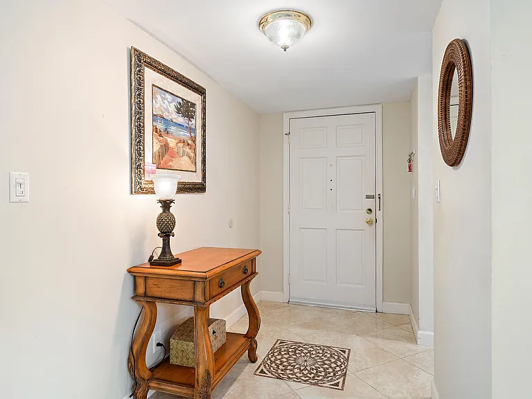 803 Clubhouse Cir — Photo 8