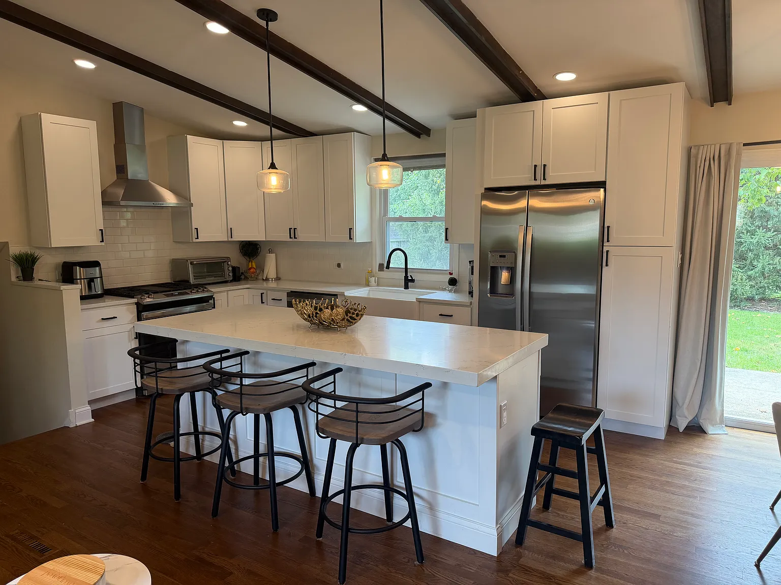 3 bed, 1200 sqft, $3,400 — Photo 2