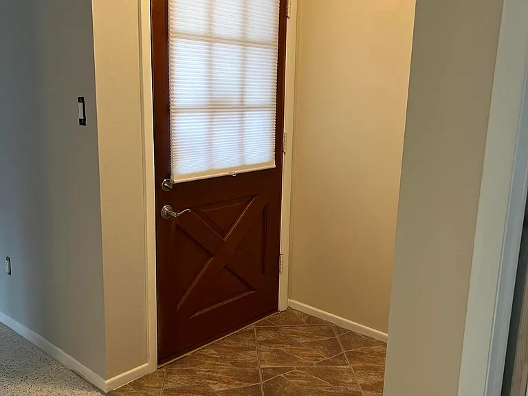 987 Kings Post Rd — Photo 4