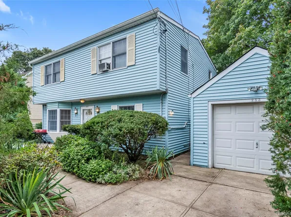 253 Raff Avenue, Carle Place, NY 11514