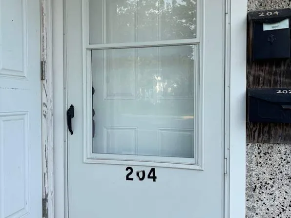 202 N 5th St #204, Delavan, WI 53115