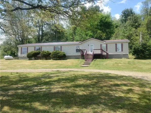 3211 Bay Rd SE, Carrollton, OH 44615