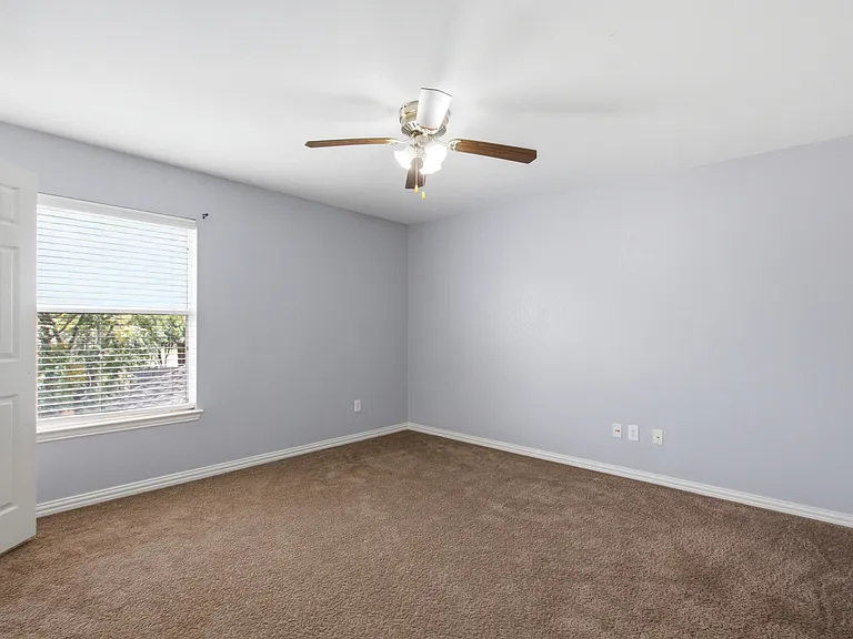 7852 Rainbow Falls Dr — Photo 28