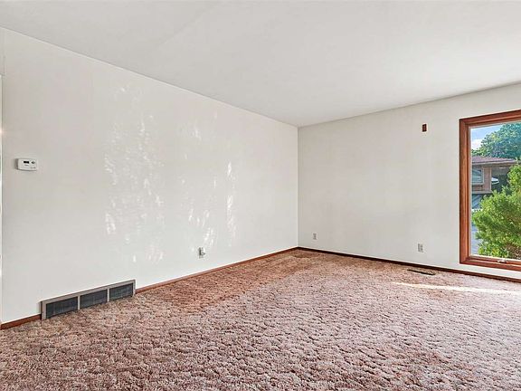2nd image of 608 S 12th Ave