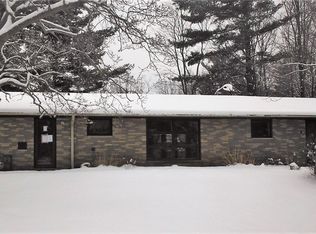 10121 Highland Dr, Brecksville, OH 44141