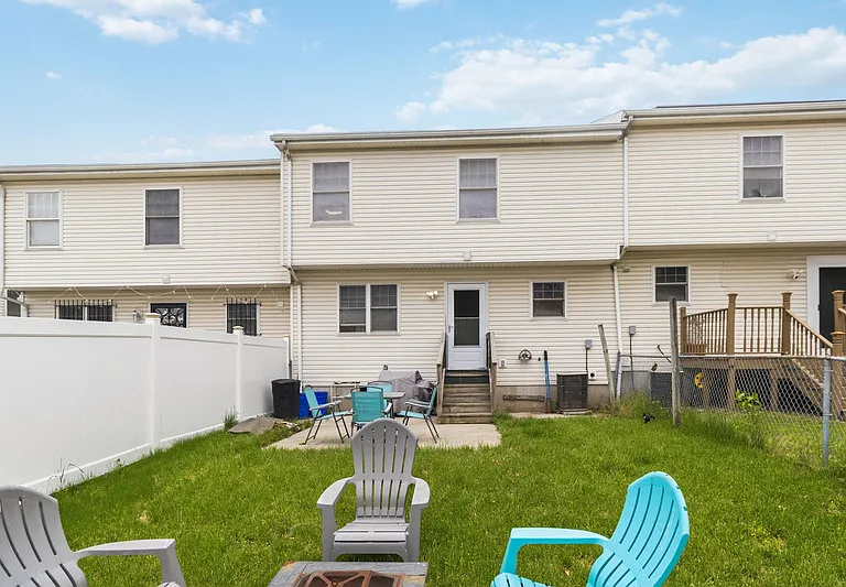 289 Muhammad Ali Ave — Photo 16