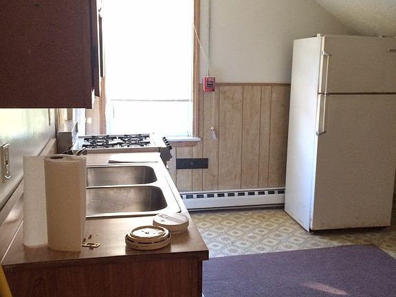 4th image of 10 Coogan Ct #C