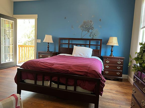4th image of 928 Dartmouth St #2