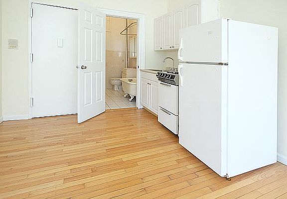 4th image of 138 Montague St APT 3