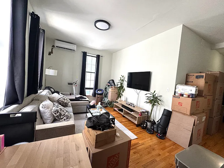12-23 Astoria Blvd #2 — Photo 7