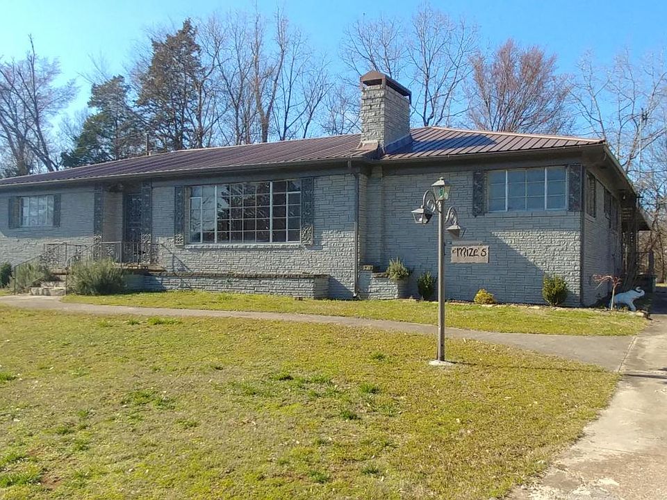 1st image of 210 Pinecrest Hts