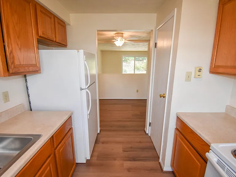 351 W Grape St — Photo 10