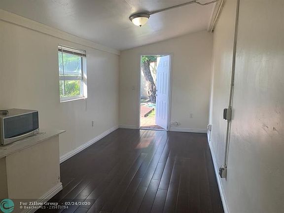 4th image of 1279 NE 181st St